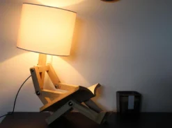 Emil Sittande Lampa