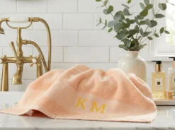 Handduk med Brodyr - Egen Text (140x70 cm)