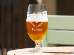 Personligt Spiegelau Ölglas med Gravyr - Bokstav, Namn & Krans