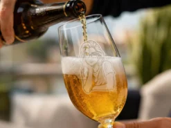 Spiegelau ölglas med gravyr - Eget foto