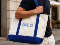 Strandväska med broderad text