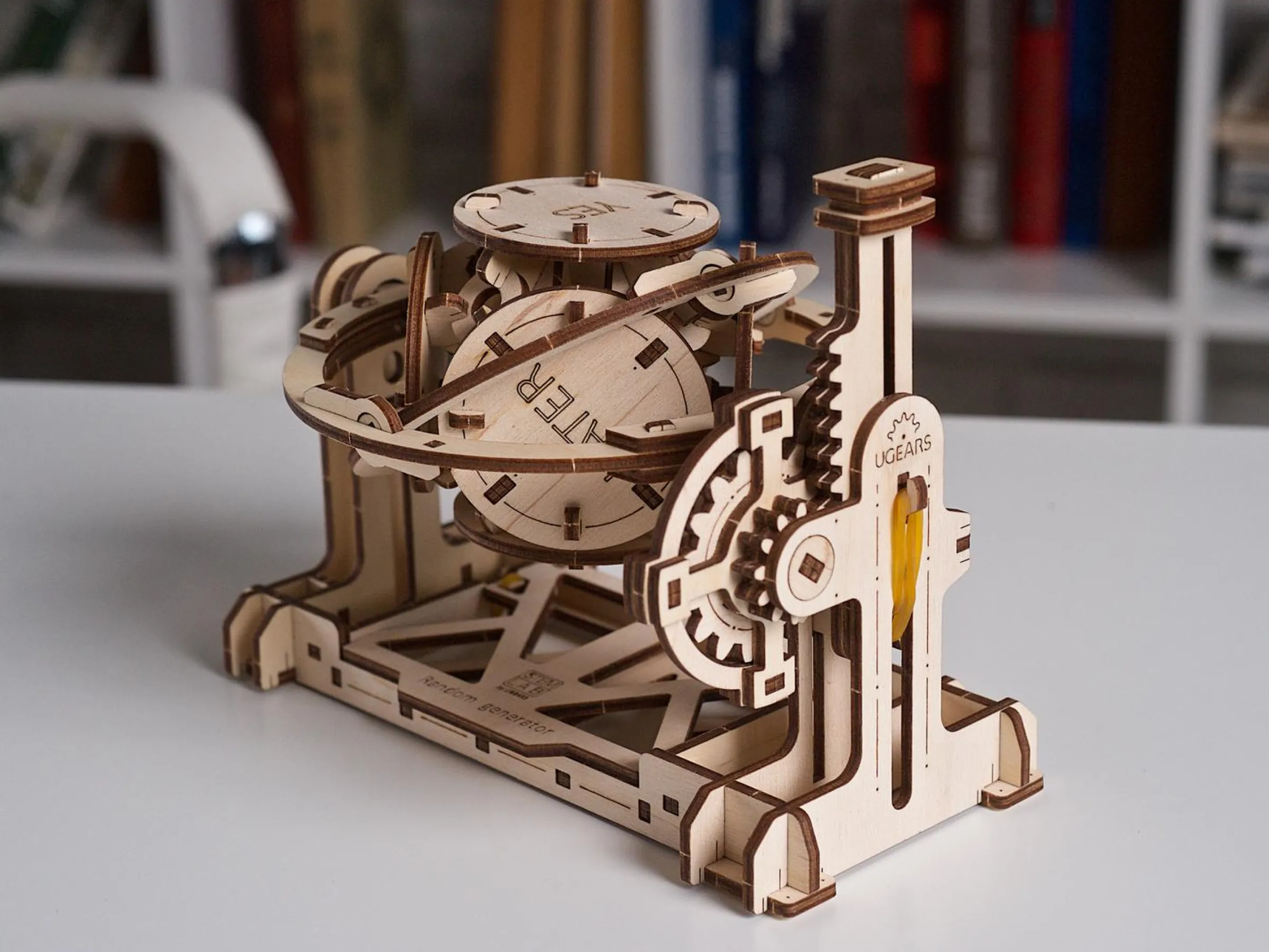 Ugears 3D-pussel i Trä - Slumpgenerator STEM Lab