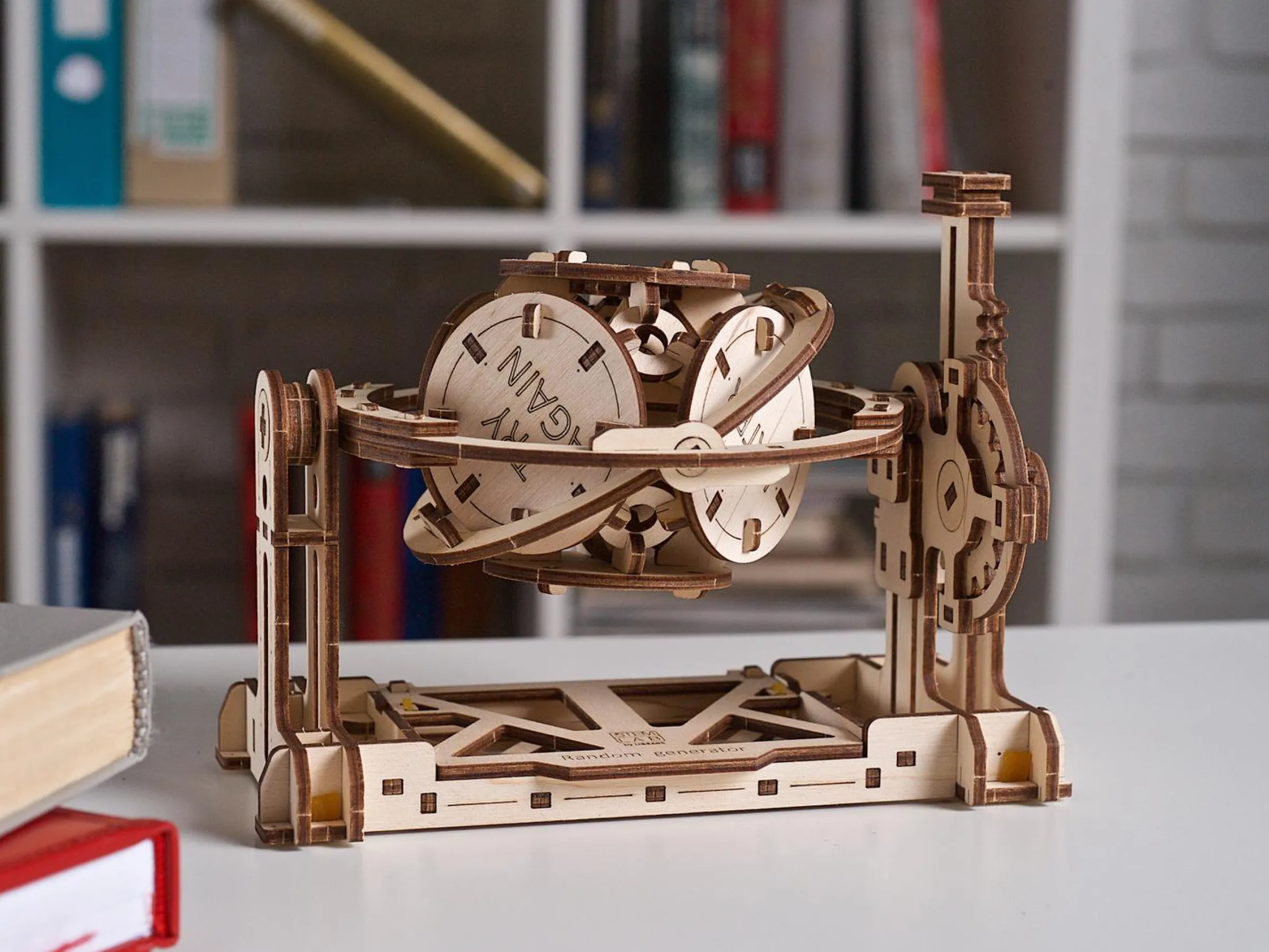 Ugears 3D-pussel i Trä - Slumpgenerator STEM Lab