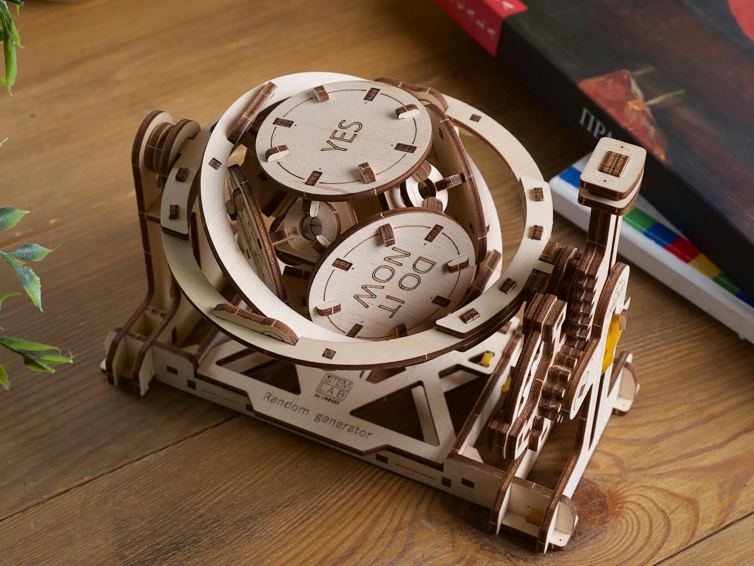 Ugears 3D-pussel i Trä - Slumpgenerator STEM Lab