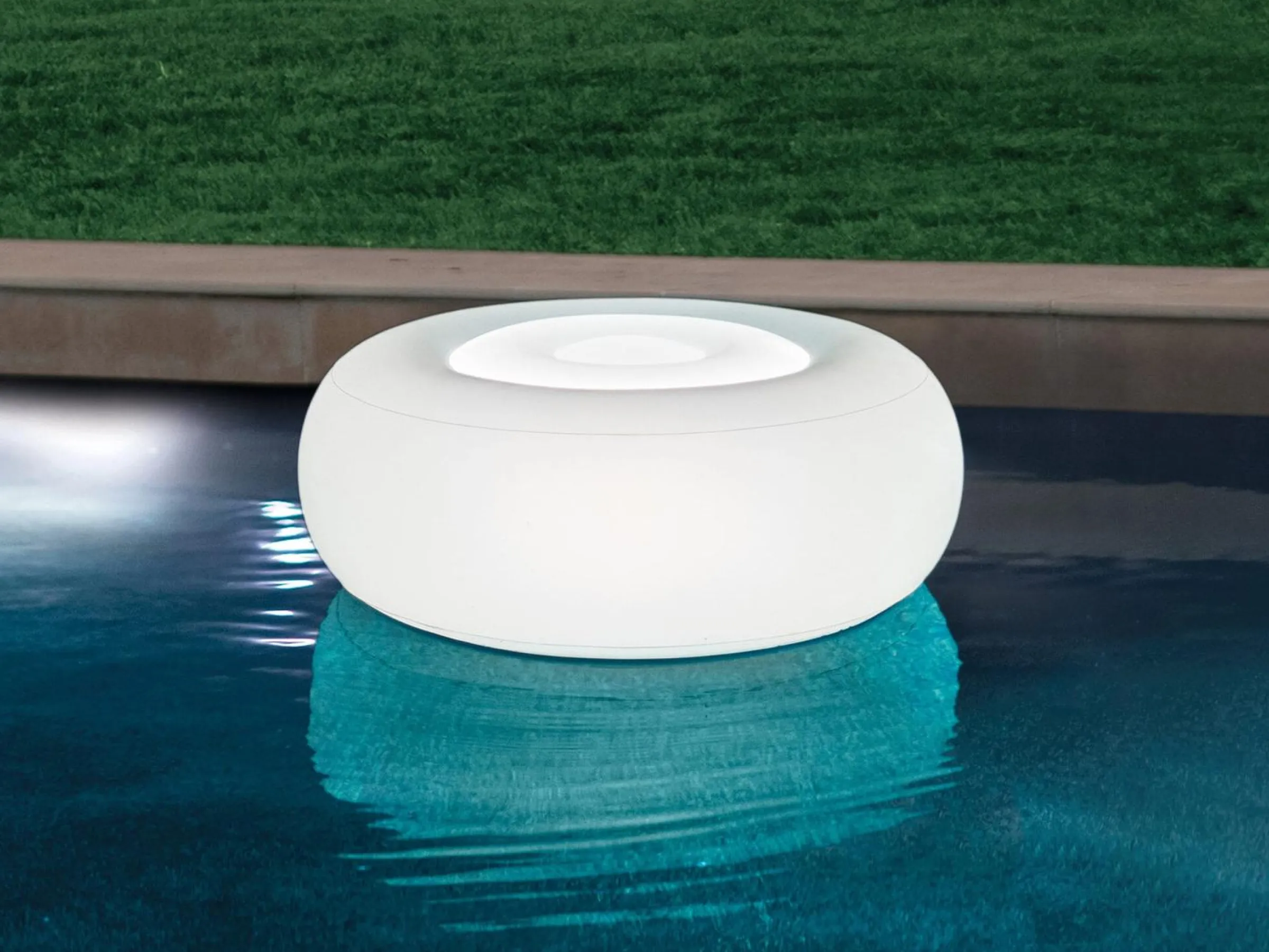 Uppblåsbar LED-sittpuff - Intex